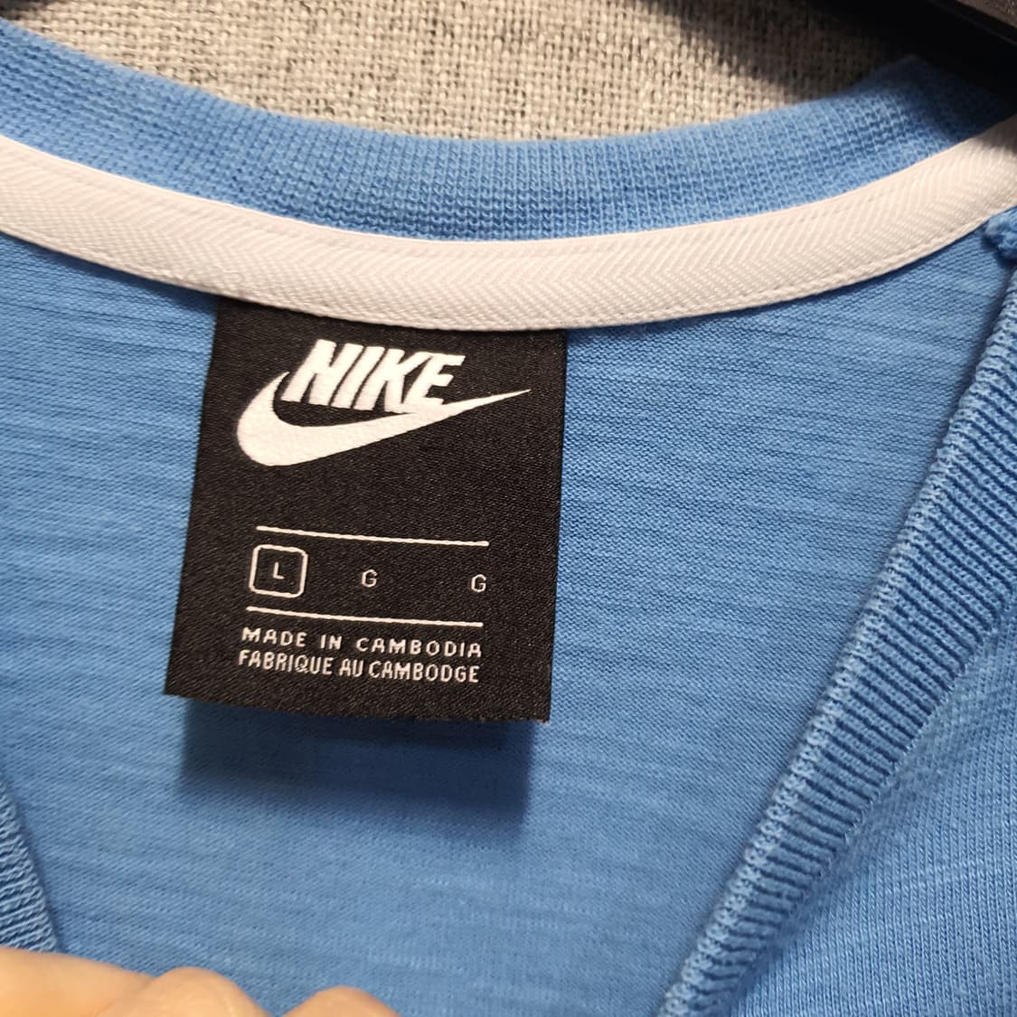 나이키 스포츠 모던 에센셜 원포켓  반팔티  상품이미지4