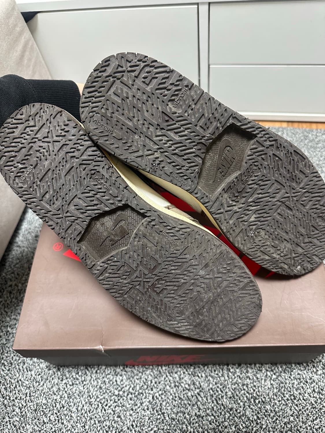 (285)나이키 에어조던1 트래비스 스캇 모카 하이 상품이미지5