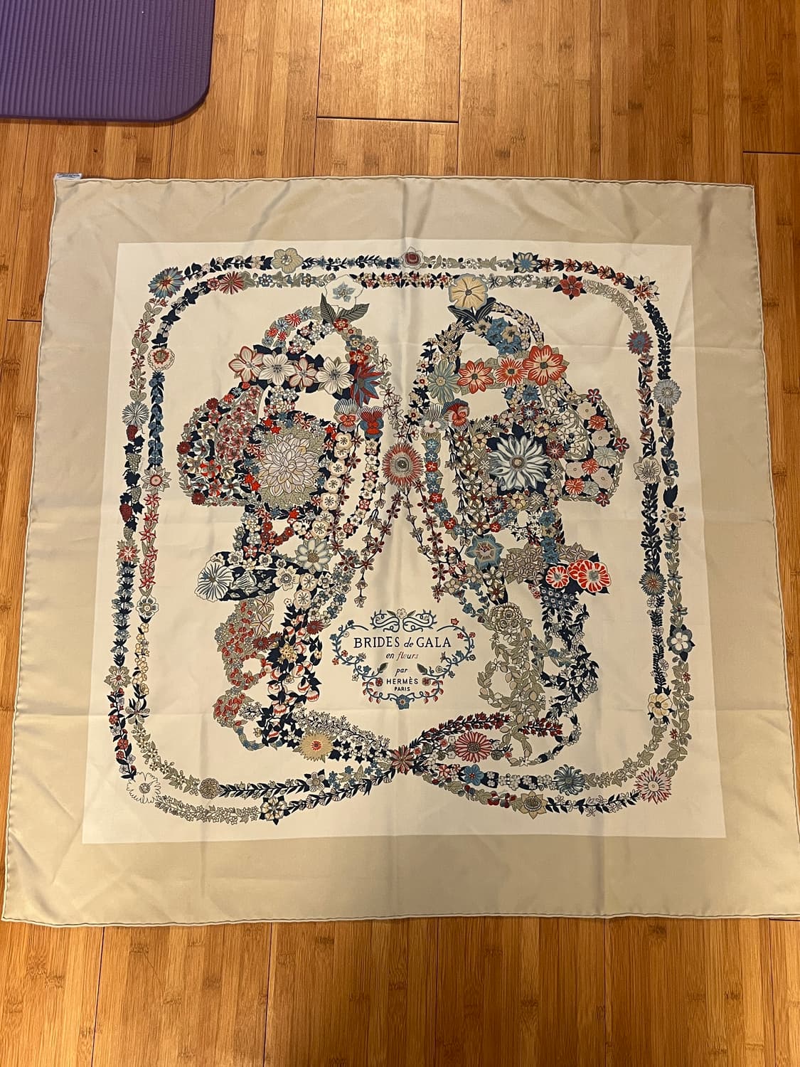 에르메스 Brides de Gala en Fleurs 스카프 상품이미지2