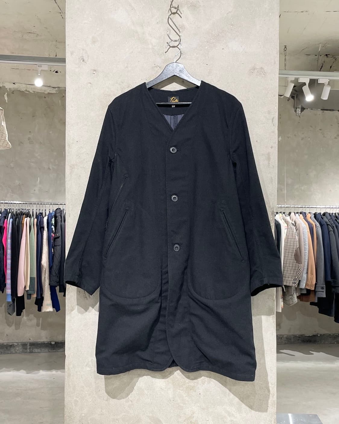 니들스 블랙 논 카라 울 혼방 롱 자켓 상품이미지1