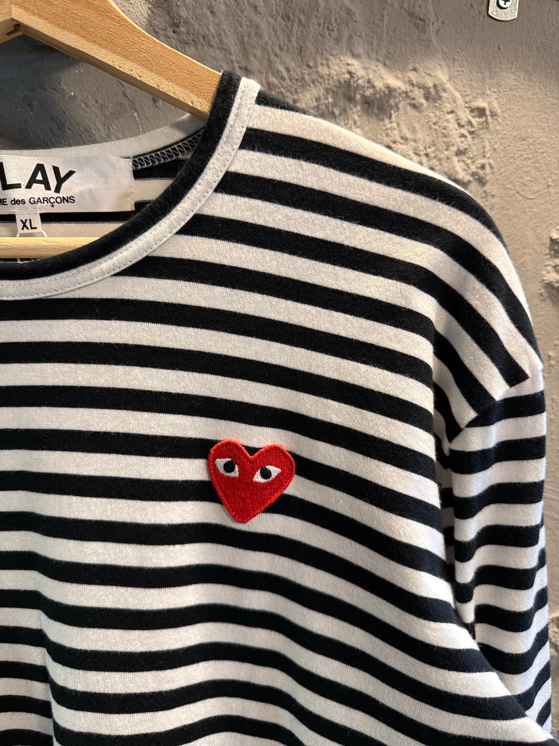 XL 꼼데가르송PLAY 스트라이프 하트 패치 긴팔 티셔츠 블랙 상품이미지3
