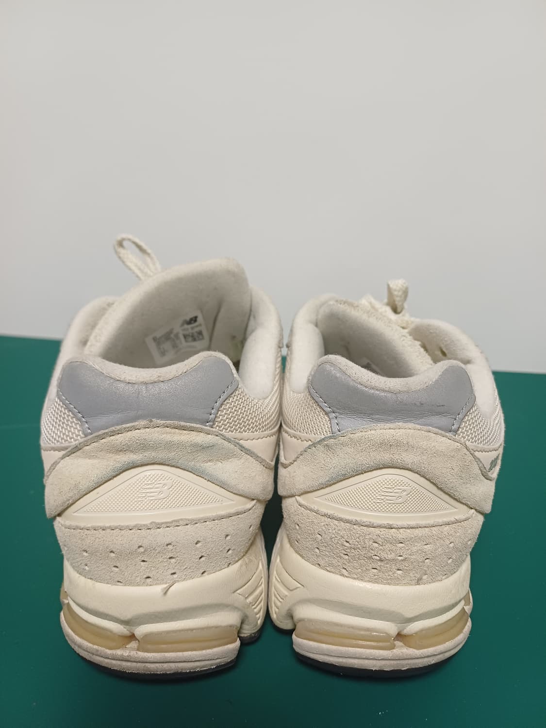 뉴발란스 2002R 오프 화이트 [240] 상품이미지2