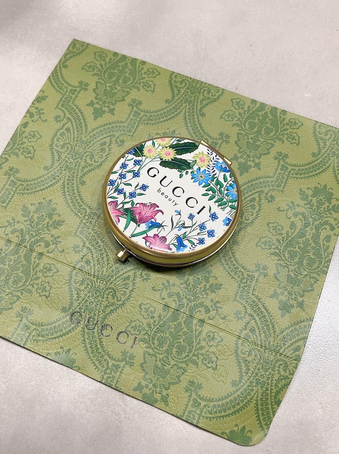 구찌 뷰티 플라워 양면 손거울 상품이미지3