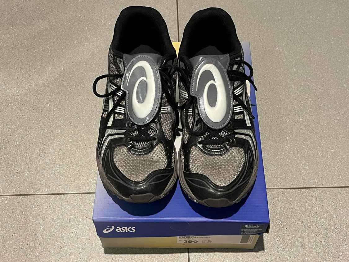 더 뮤지엄 비지터 x 아식스 젤 카야노 14 블랙 클레이 그레이 290 상품이미지1