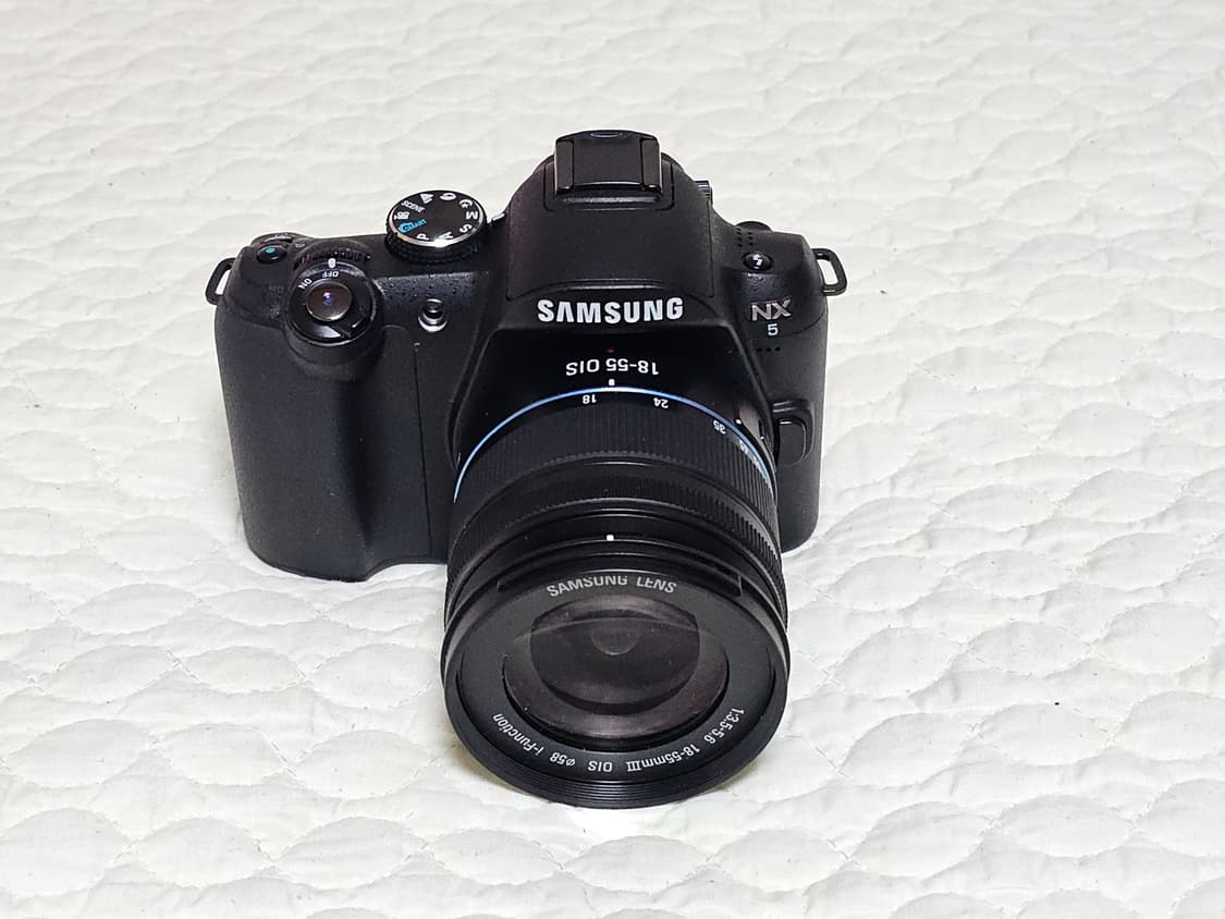 삼성 NX5 카메라와 18-55mm 렌즈 상품이미지1