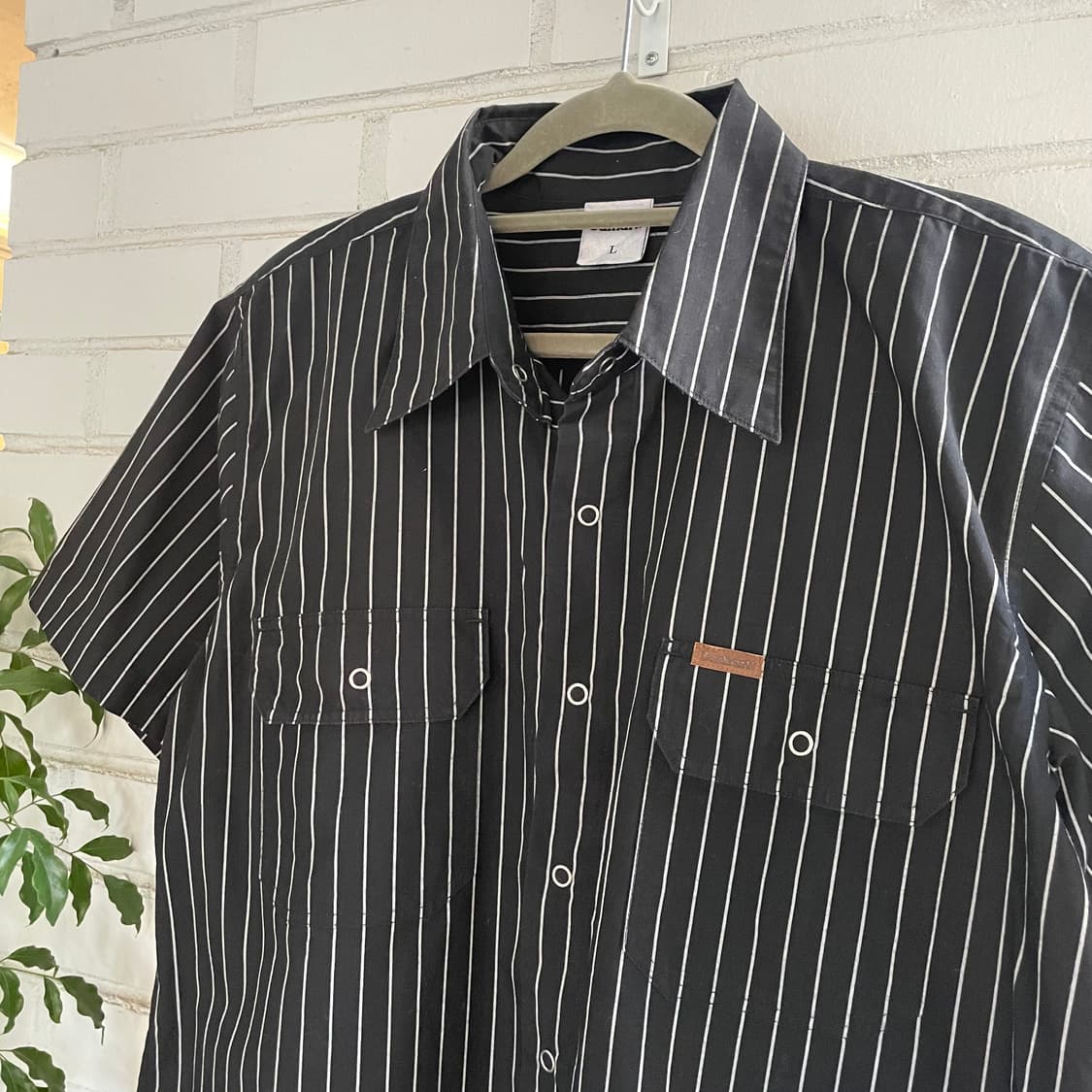 칼하트 스트라이프 블랙 반팔 셔츠 상품이미지2