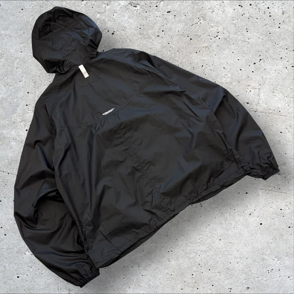 [L] 노매뉴얼 로고 블랙 바람막이 후드 자켓 C758 상품이미지2
