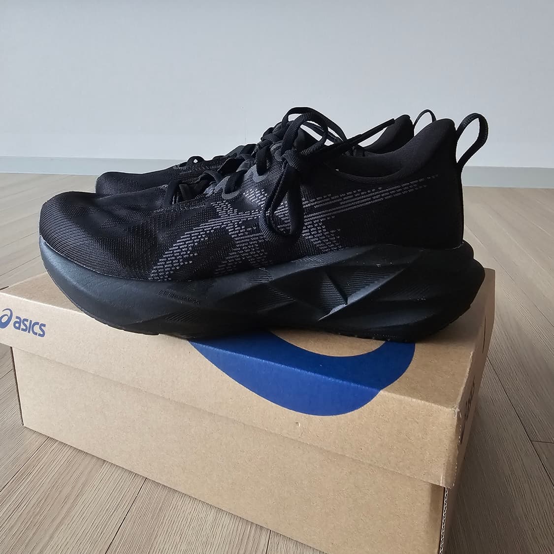 265 2E 와이드 새제품) 아식스 노바블라스트 5 블랙 런닝화 러닝화 상품이미지2