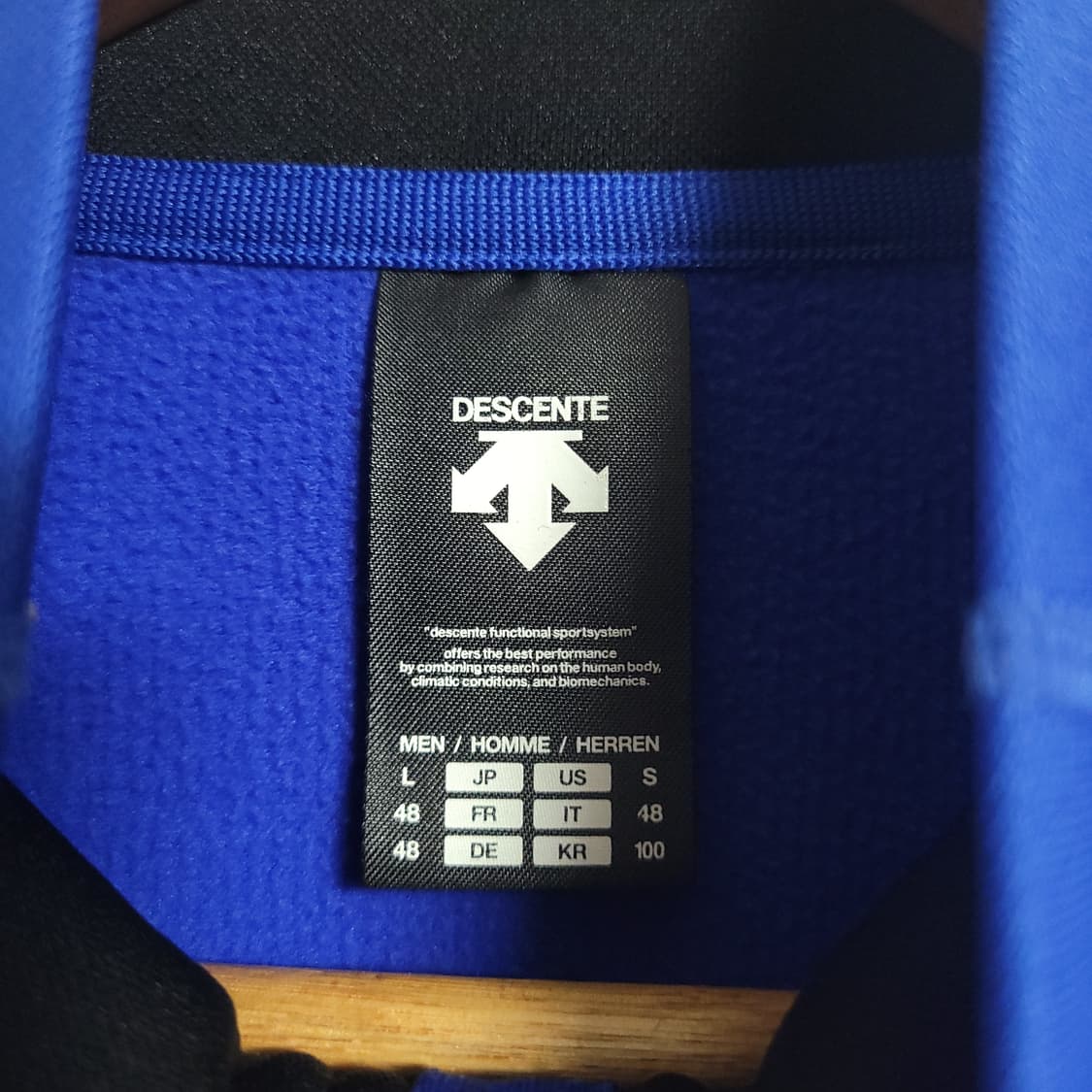 (100) DESCENTE 데상트 블루 블랙 배색 트레이닝 자켓 져지 상품이미지2