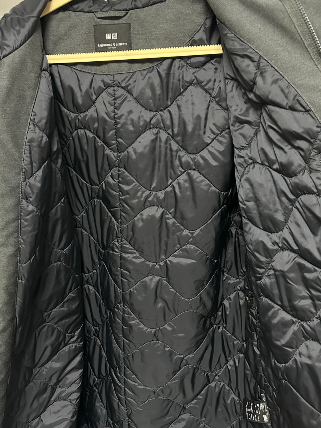 유니클로 x 엔지니어드 가먼츠 퍼프테크 후드 코트 다크 그레이 상품이미지4