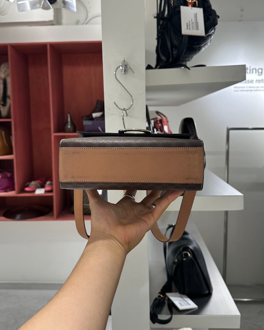 셀린느 브라운 링로고 마카담 크로스 백 상품이미지6