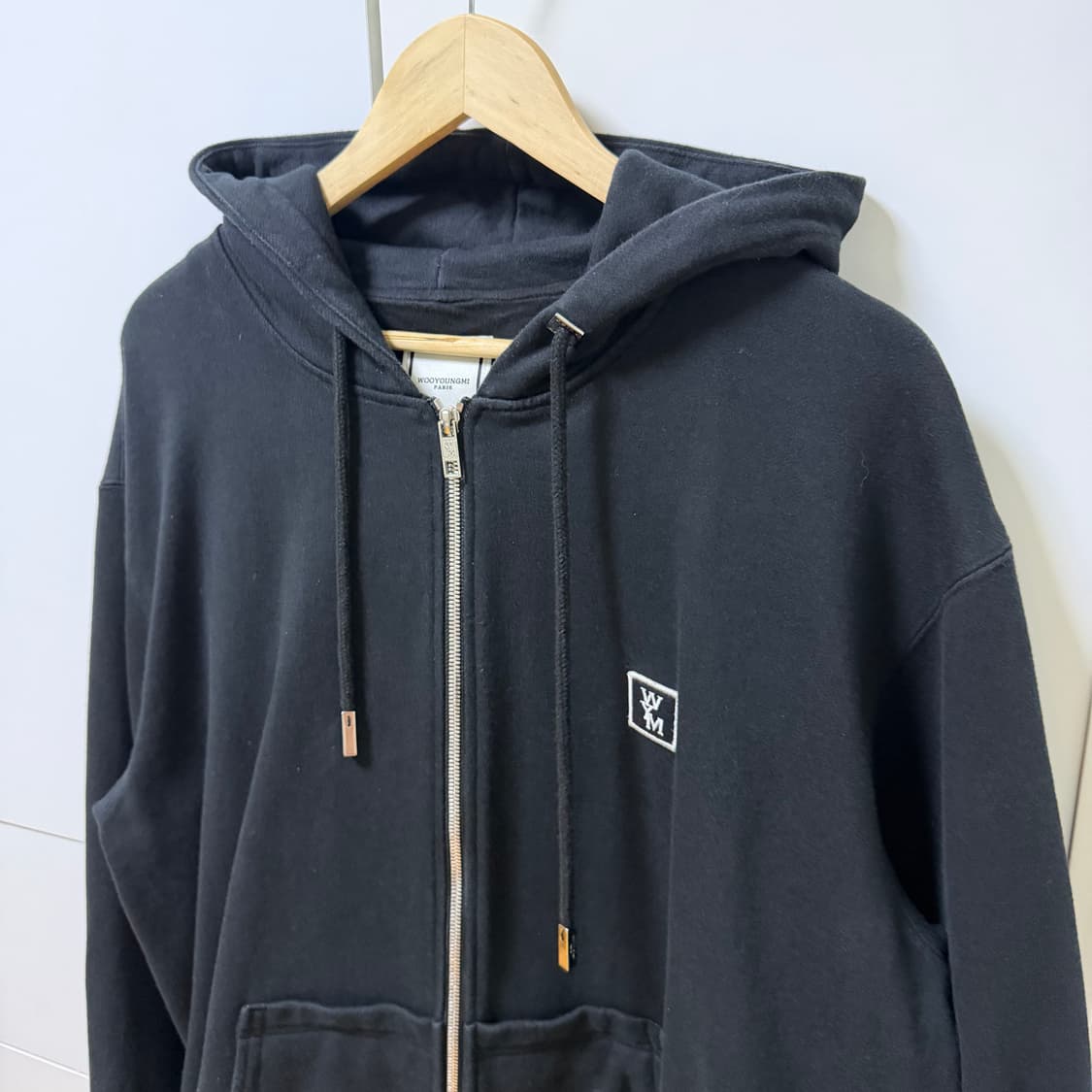 A / 54 (105-110) 우영미 백로고 후드집업 블랙 상품이미지3