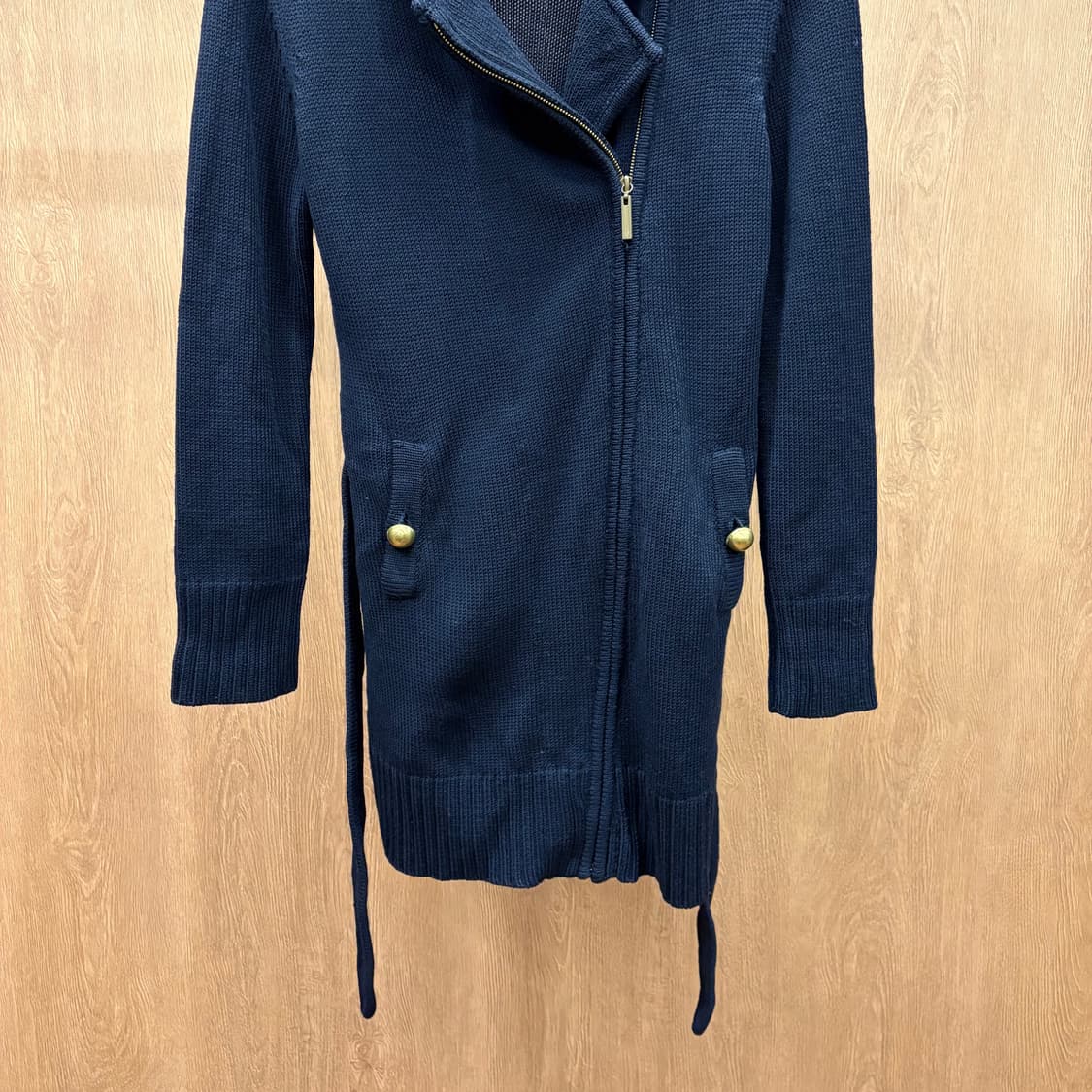 토리버치 롱 니트 가디건 자켓 허리 스트랩 골드 버튼 지퍼 디테일 네이비 상품이미지5