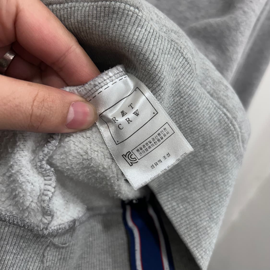 로맨틱크라운 오버핏 와펜로고 후드티 상품이미지4