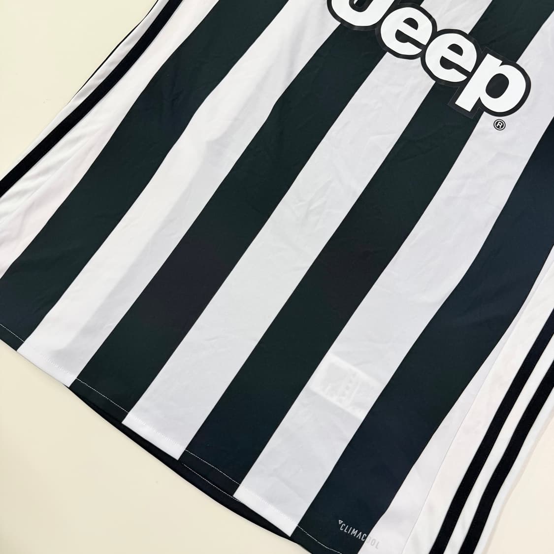 17-18 유벤투스 홈 마르키시오 유니폼 상품이미지8