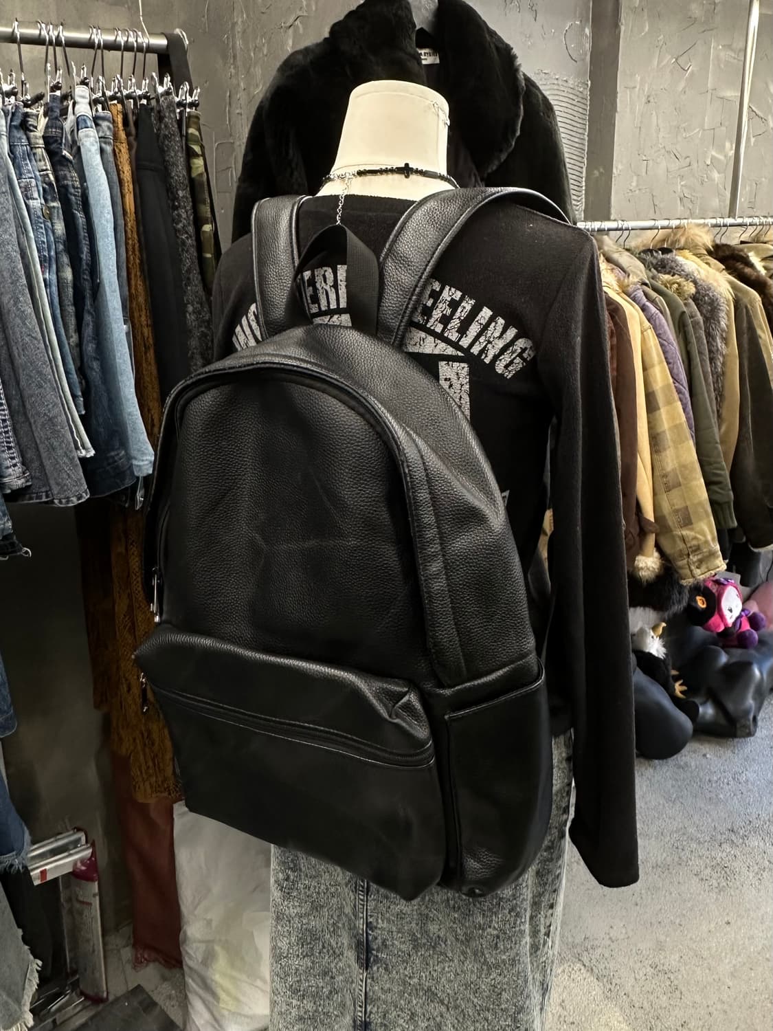 black leather backpack 상품이미지1