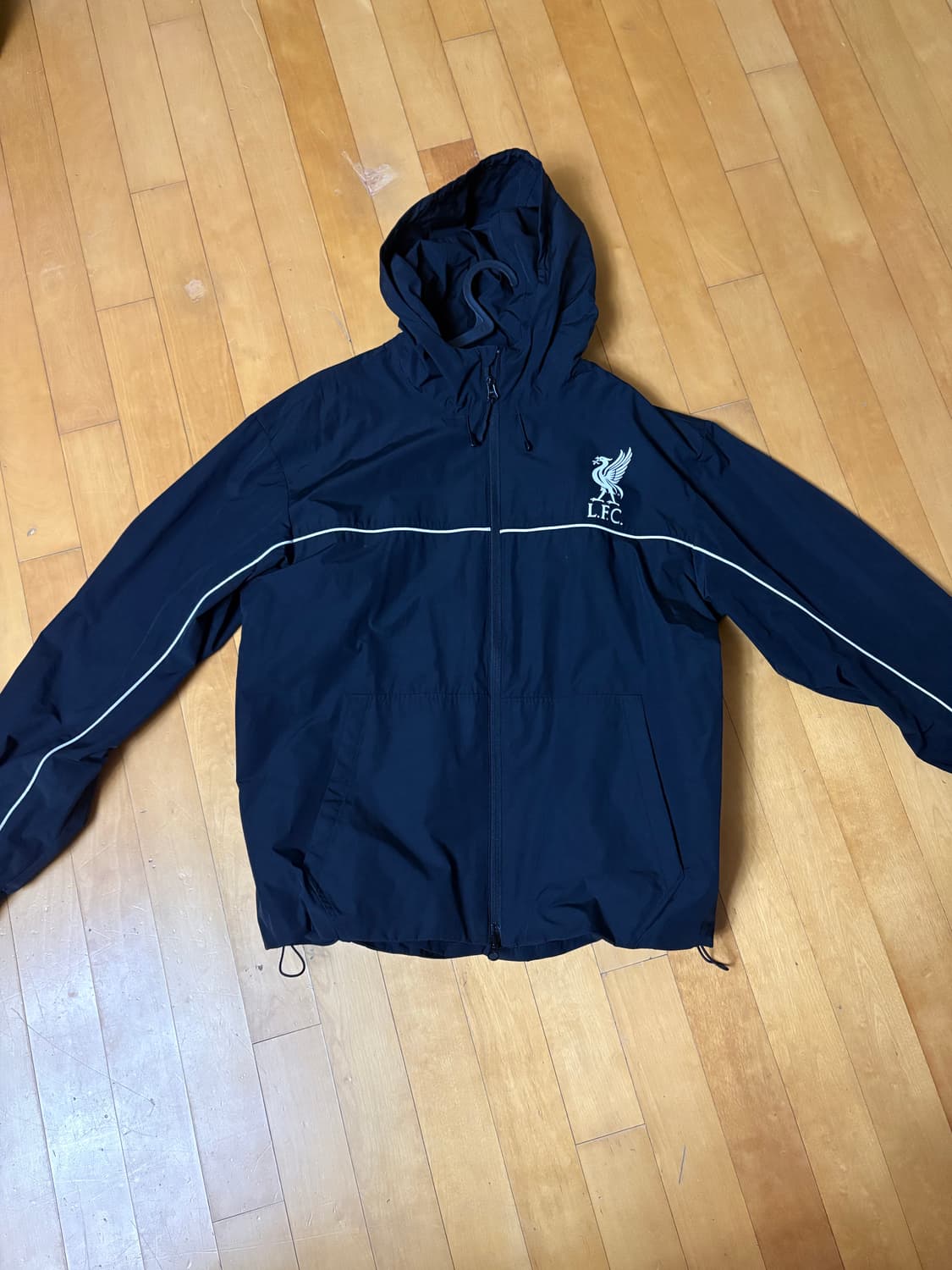 리버풀 검정 바람막이 팝니다 상품이미지1