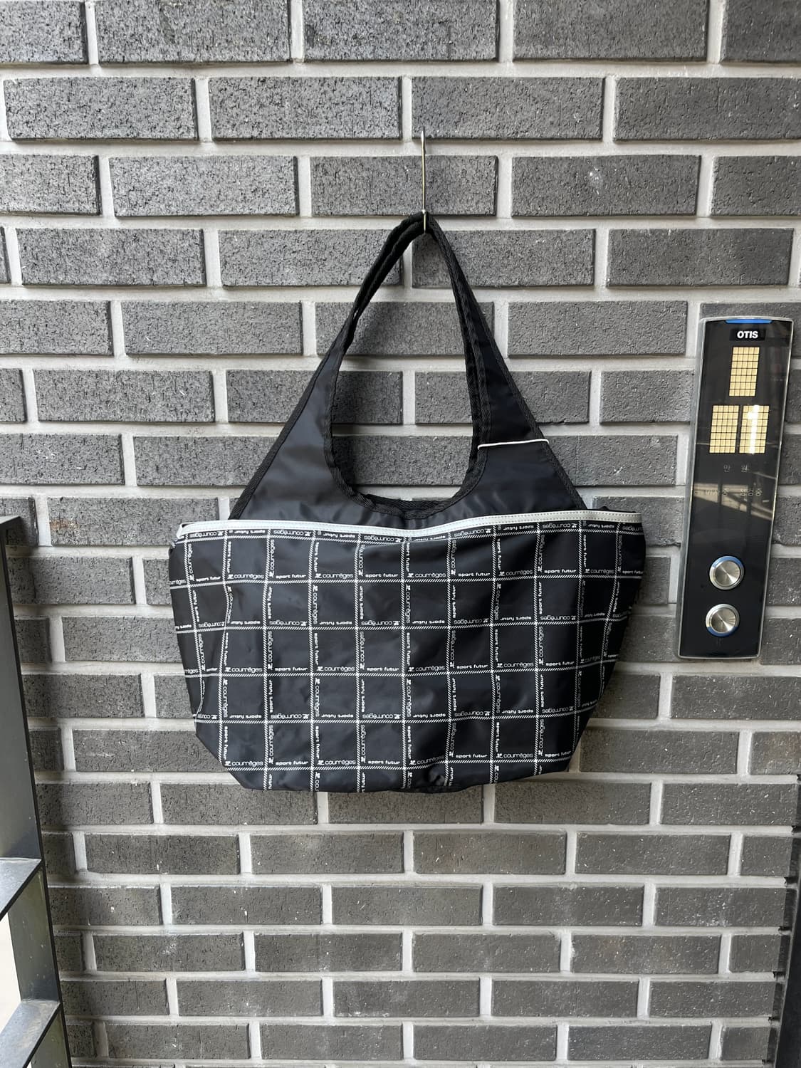 00s Courreges 꾸레쥬 로고 패턴 쇼퍼백 상품이미지1