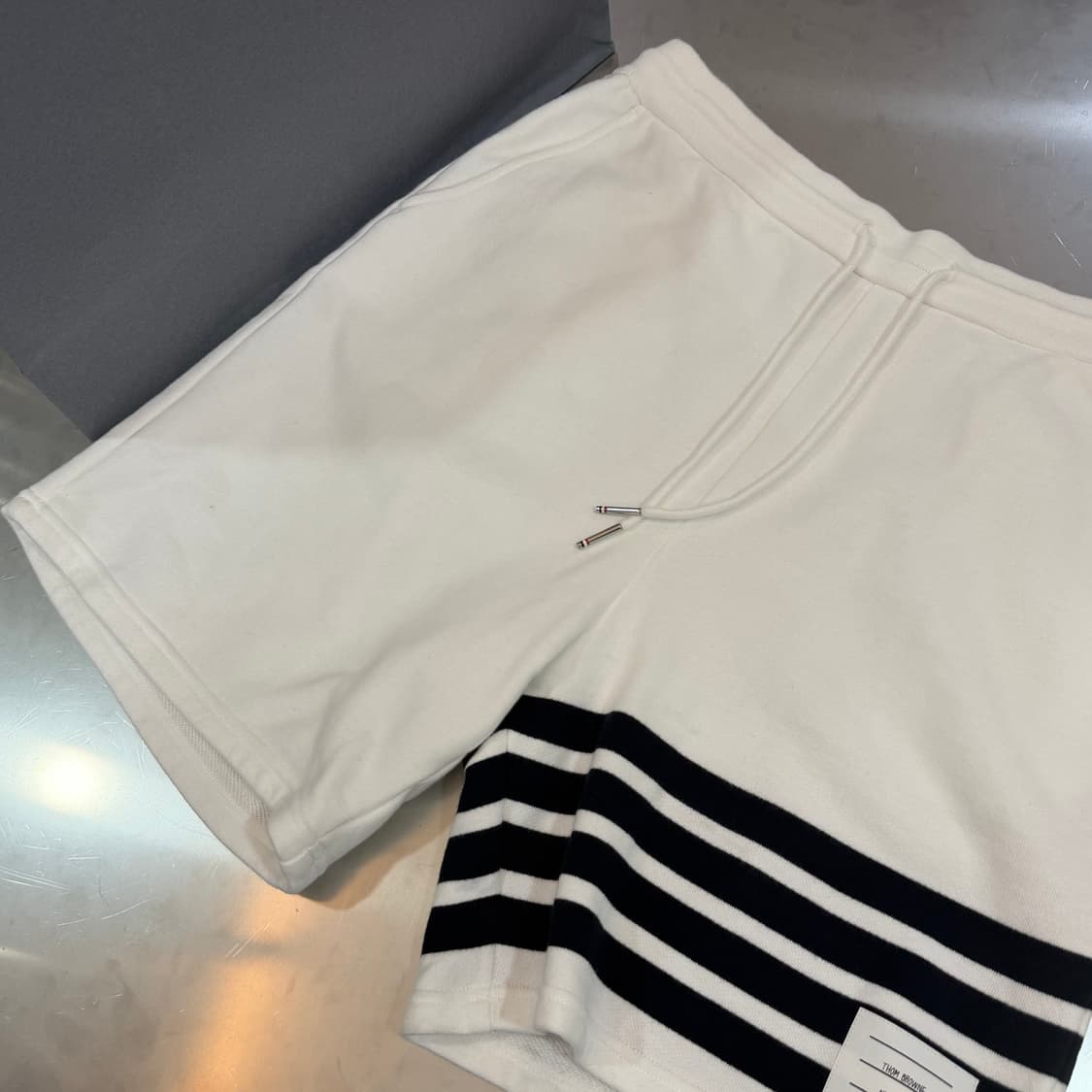 [리오브] 톰브라운 사선 완장 자수 은장 반바지 상품이미지3