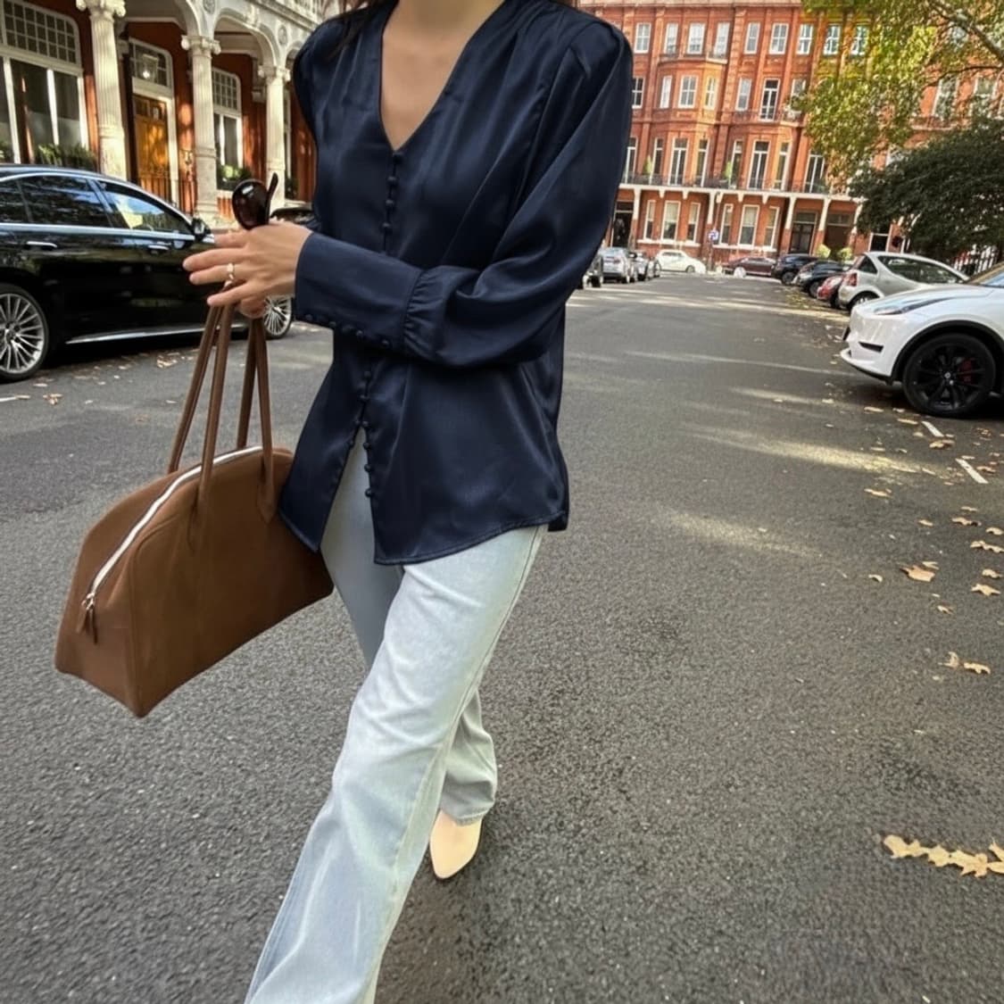 누아르나인 새틴 스카프 블라우스 네이비 상품이미지1