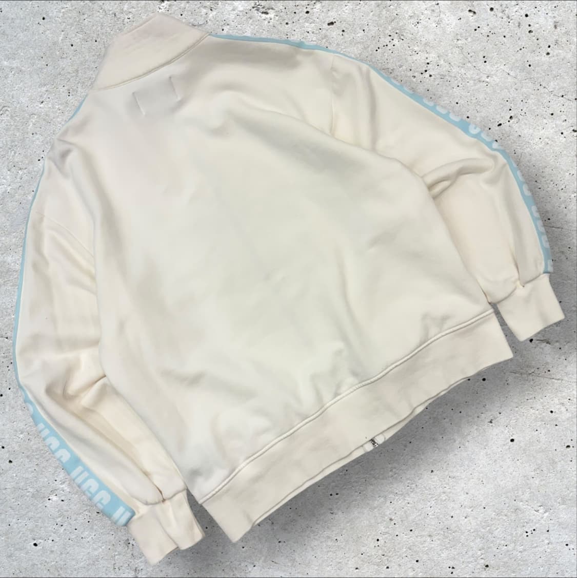 [L] 어그 UGG 로고 스웻 트랙 자켓 화이트 하늘 D179 상품이미지2
