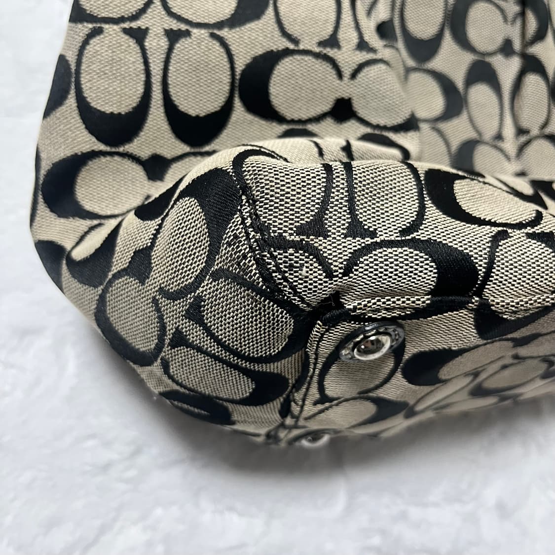 Coach 코치 시그니처 버클 숄더백 그레이베이지 블랙 오네갸루 상품이미지10