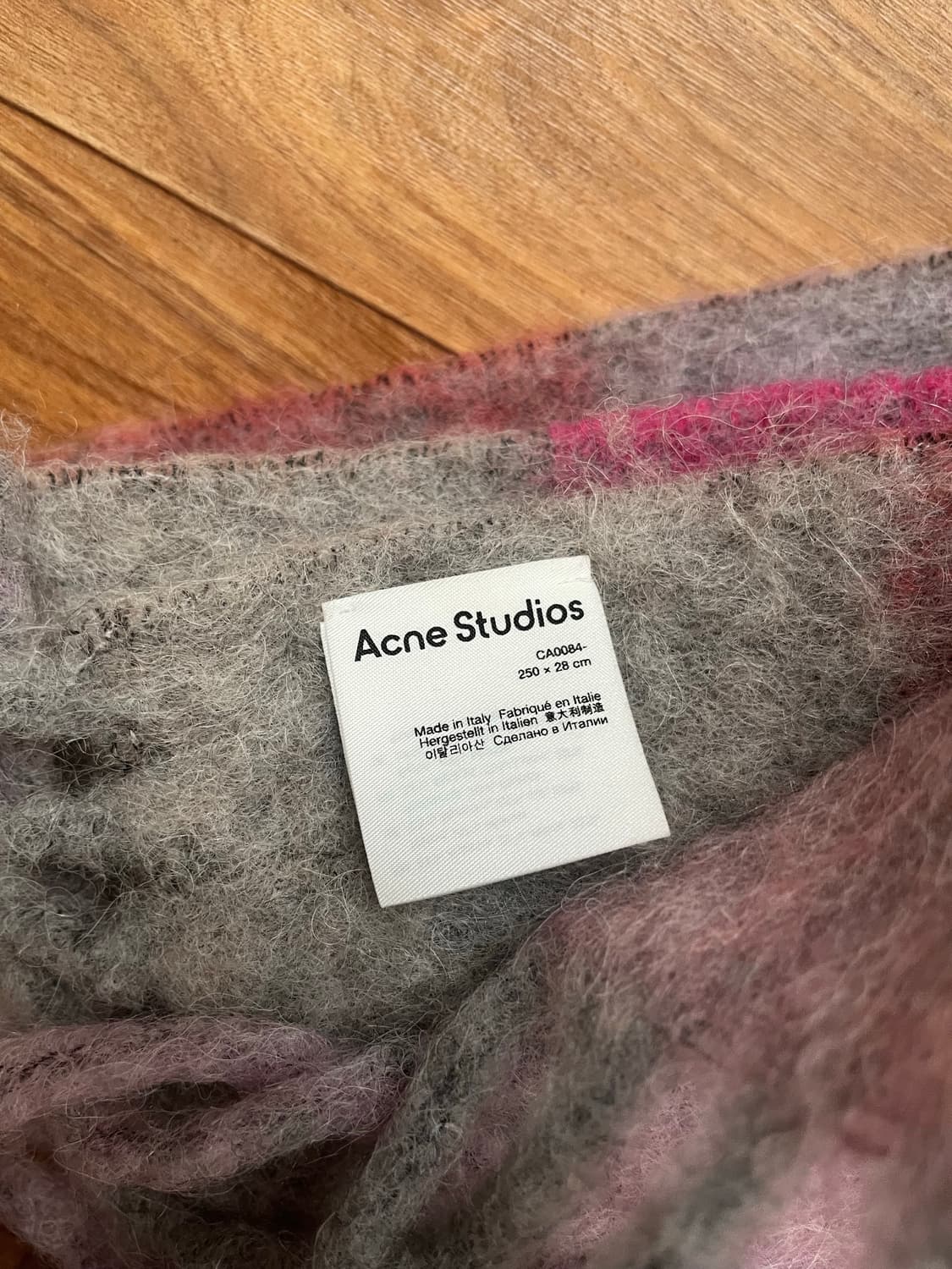 아크네 모헤어 핑크 체크머플러 상품이미지2