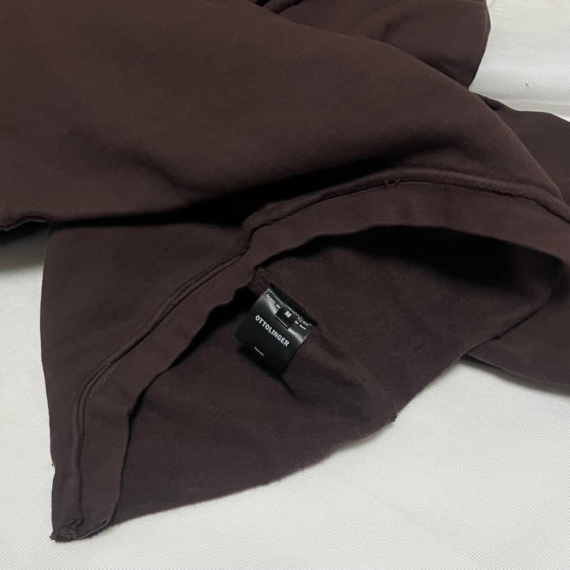 [M]오토링거 25fw SLOUCHY 오프숄더 탑/브라운 상품이미지4