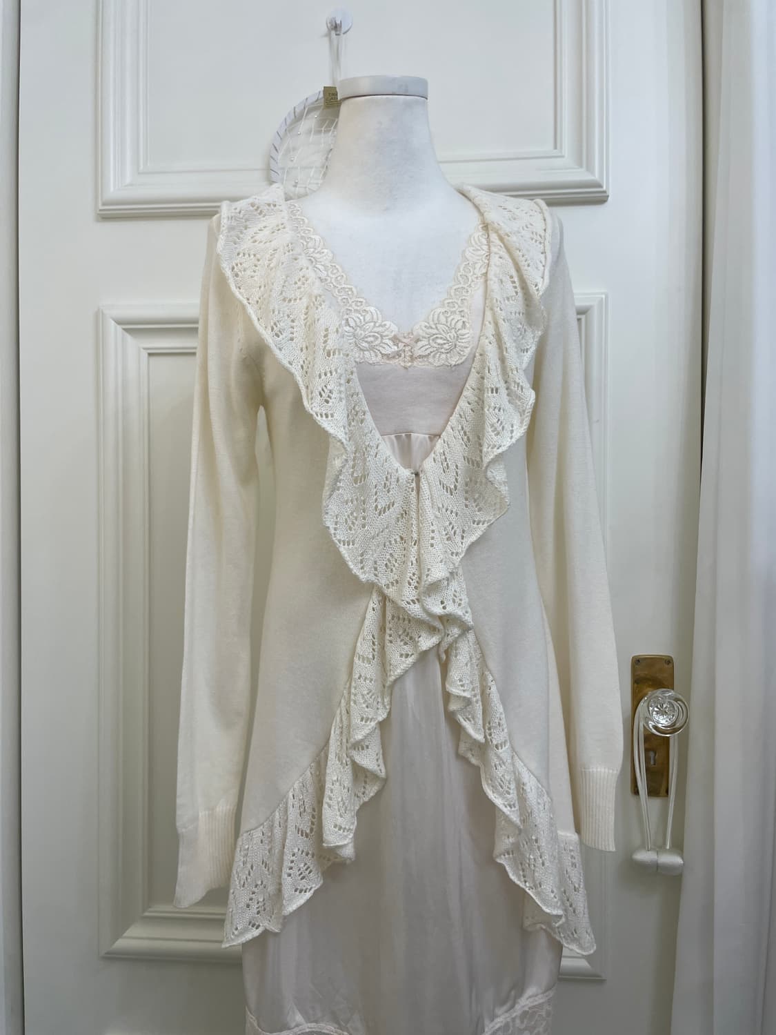 ivory crochet ruffle long cardigan&sheer 상품이미지5