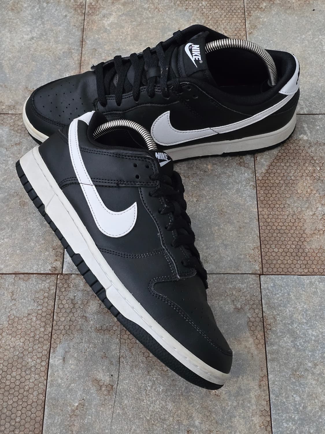 (280)나이키 덩크 로우 레트로 블랙 화이트  상품이미지6