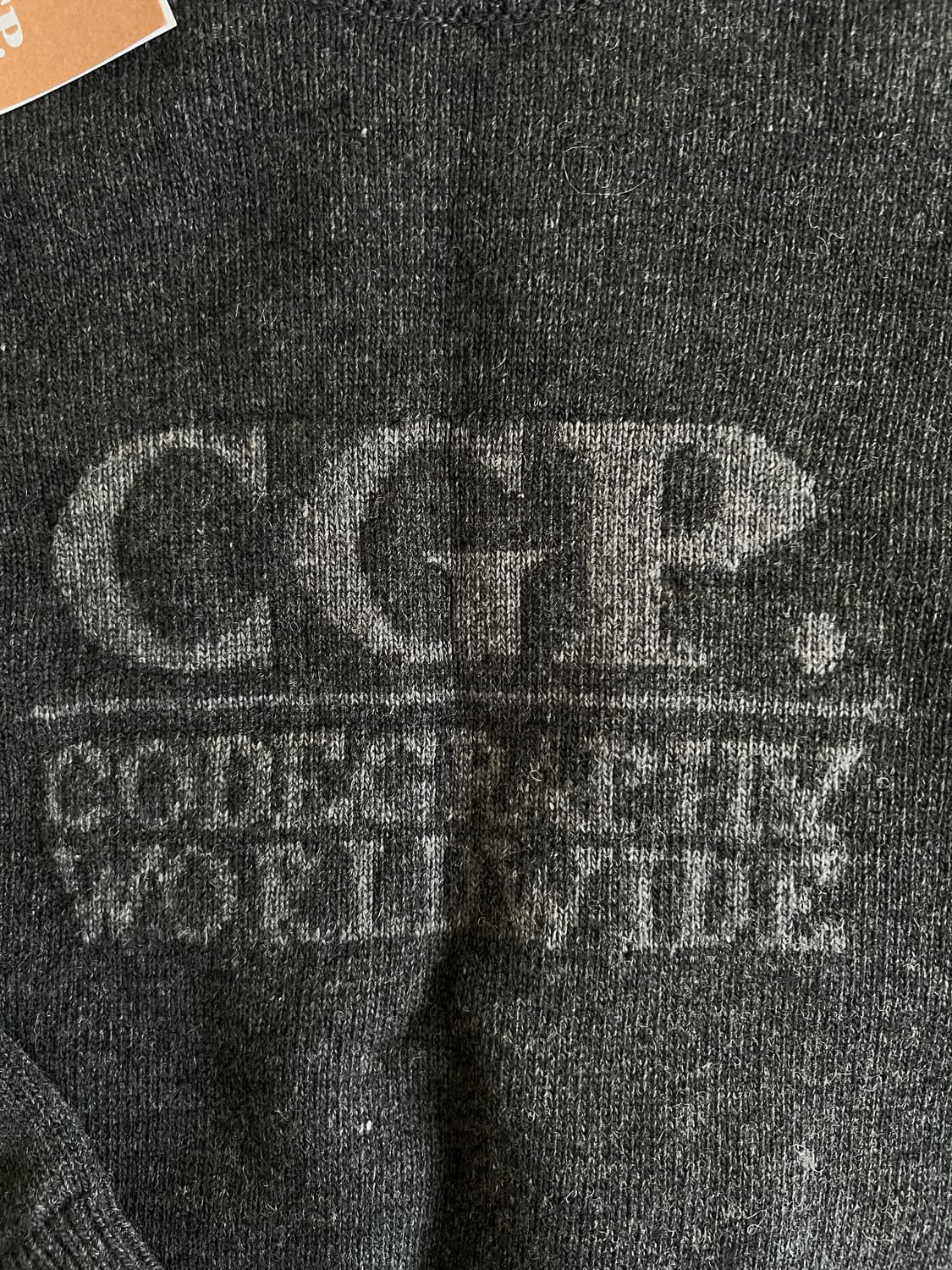코드그라피 스퀘어 로고 니트_차콜 상품이미지4