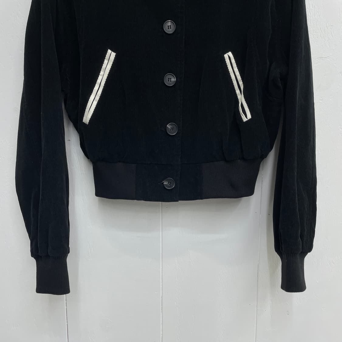 호퍼 코듀로이 크롭 자켓 블랙 배색라인 세미루즈핏 상품이미지4