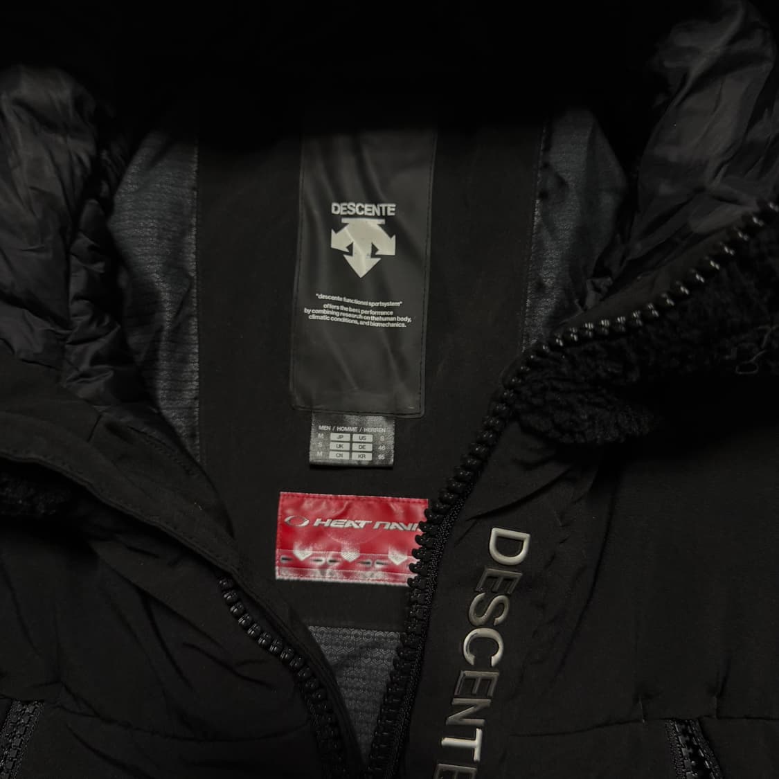 데상트 플리스 후디 패딩 자켓 상품이미지2