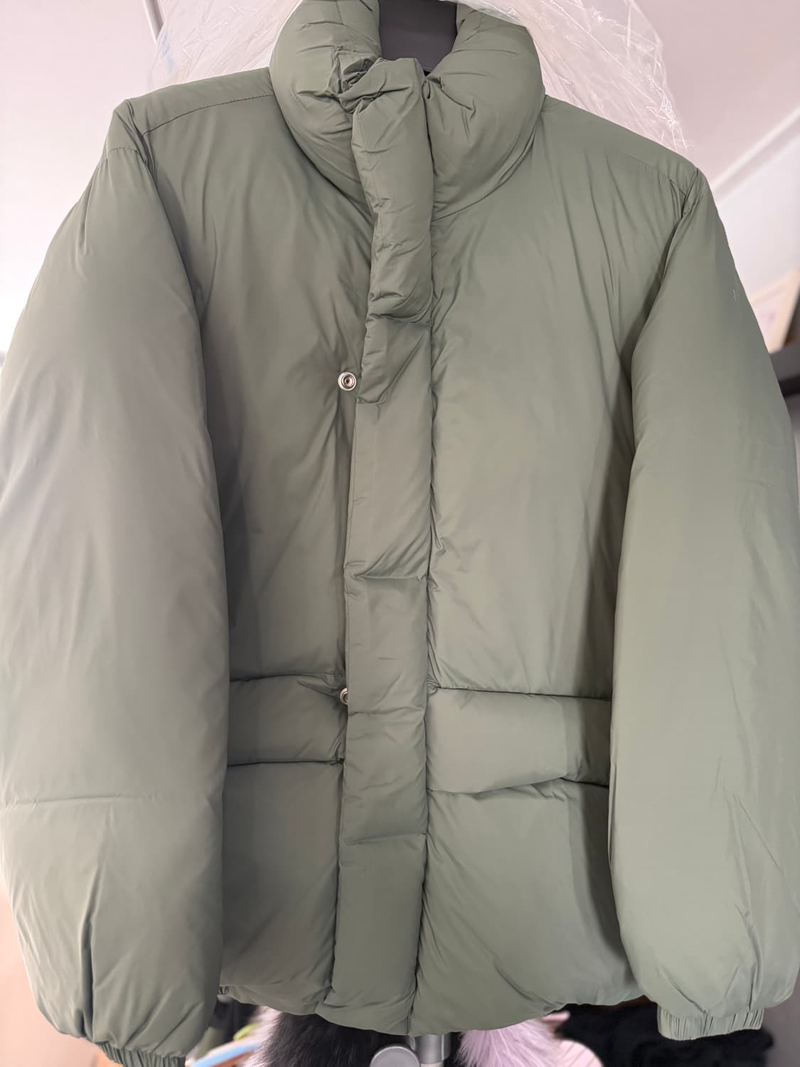 에센스룸 굳즈 다운 세이지컬러 상품이미지1