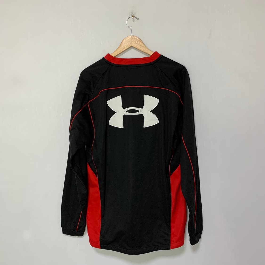 언더아머 블랙/레드 긴팔 바람막이 맨투맨 트레이닝 유니폼 XL 상품이미지5