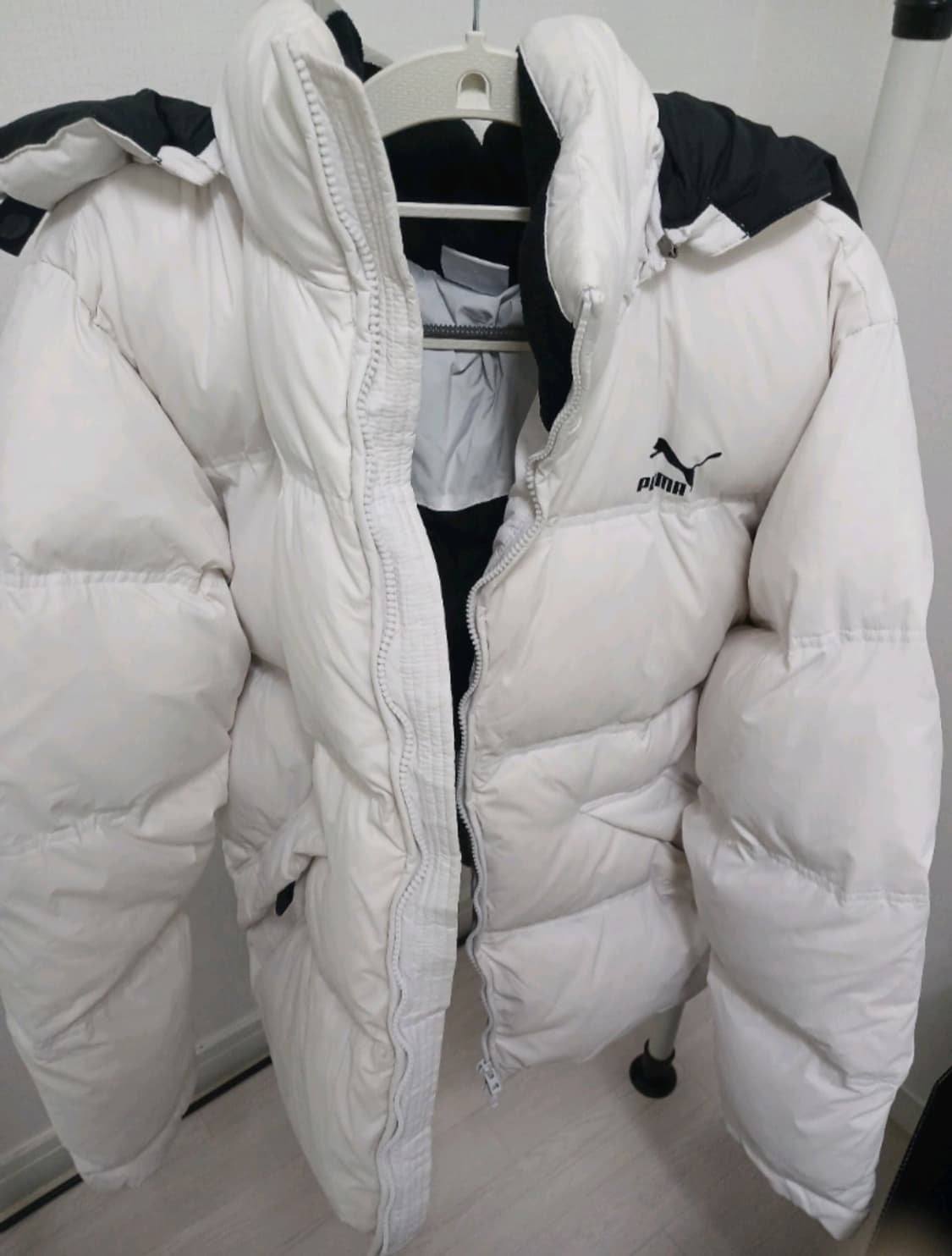 흰색 푸마패딩 팝니다 상품이미지1