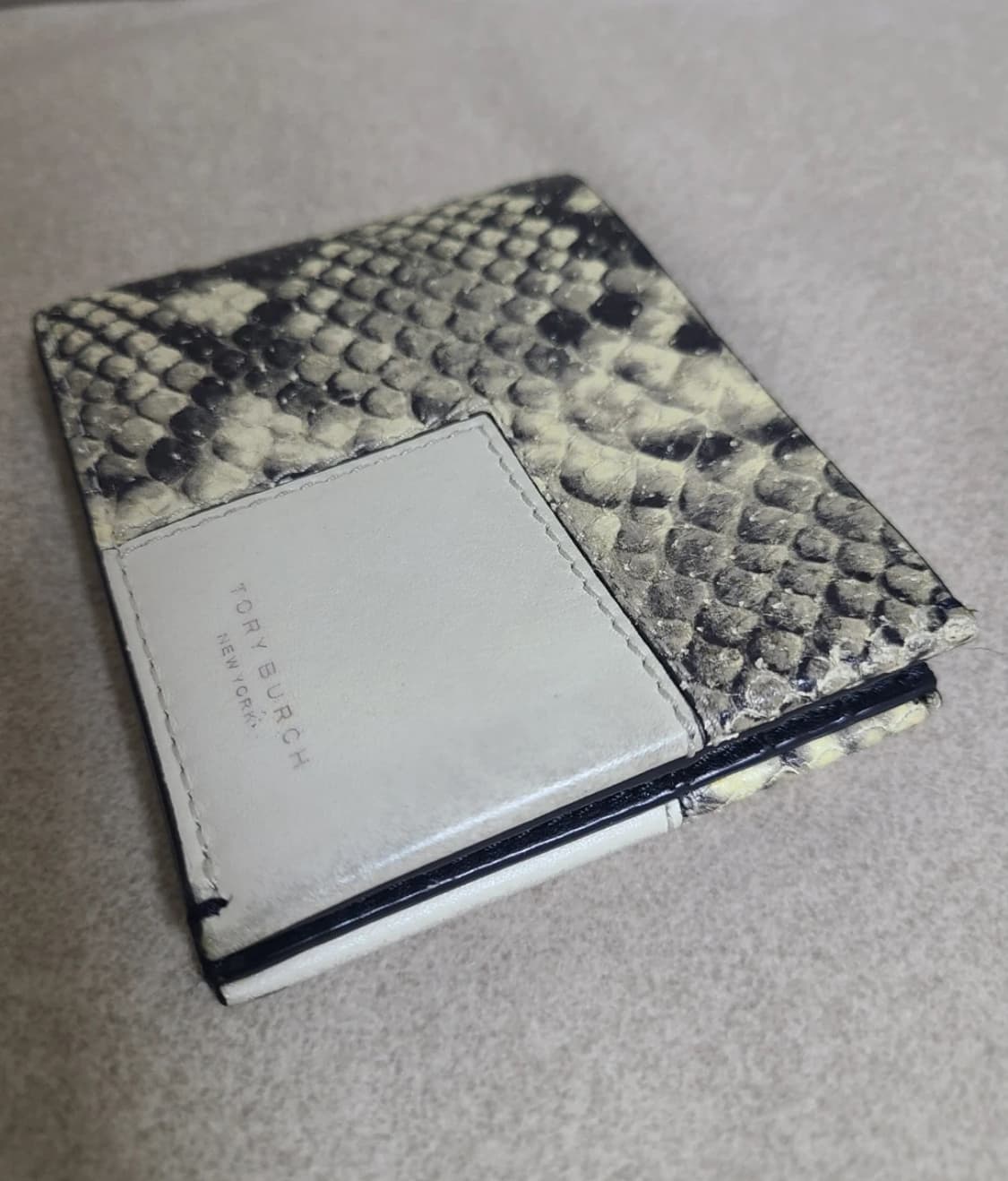 토리버치 뱀피 반지갑 상품이미지1