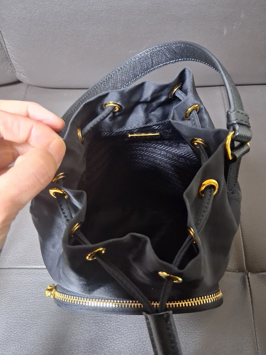 프라다 포코노 버킷백 상품이미지7