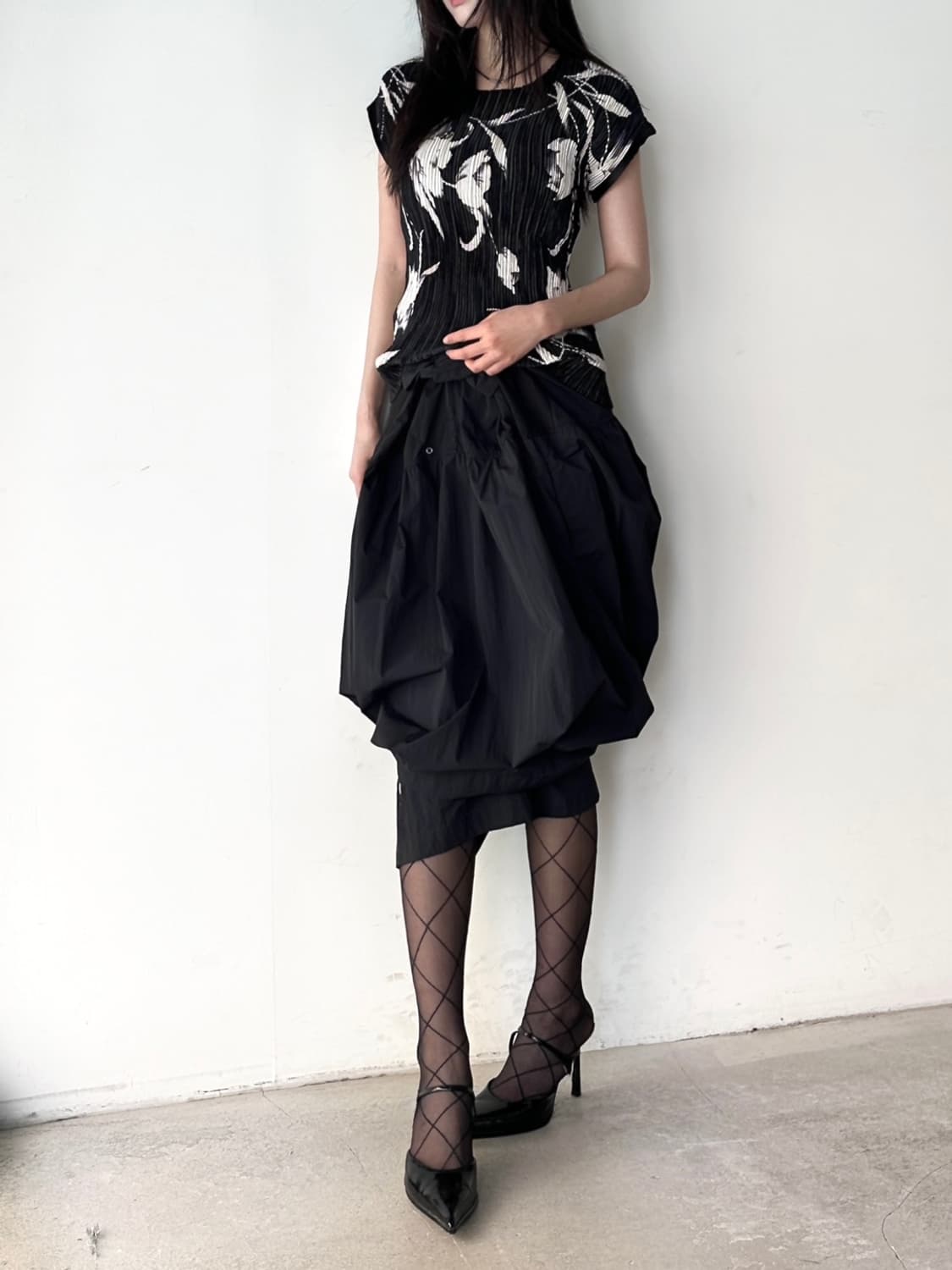 Flower pleats sleeveless / black 상품이미지4
