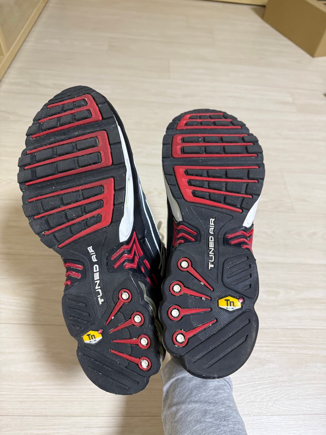 나이키 에어맥스 플러스 화이트 블랙 300 상품이미지8