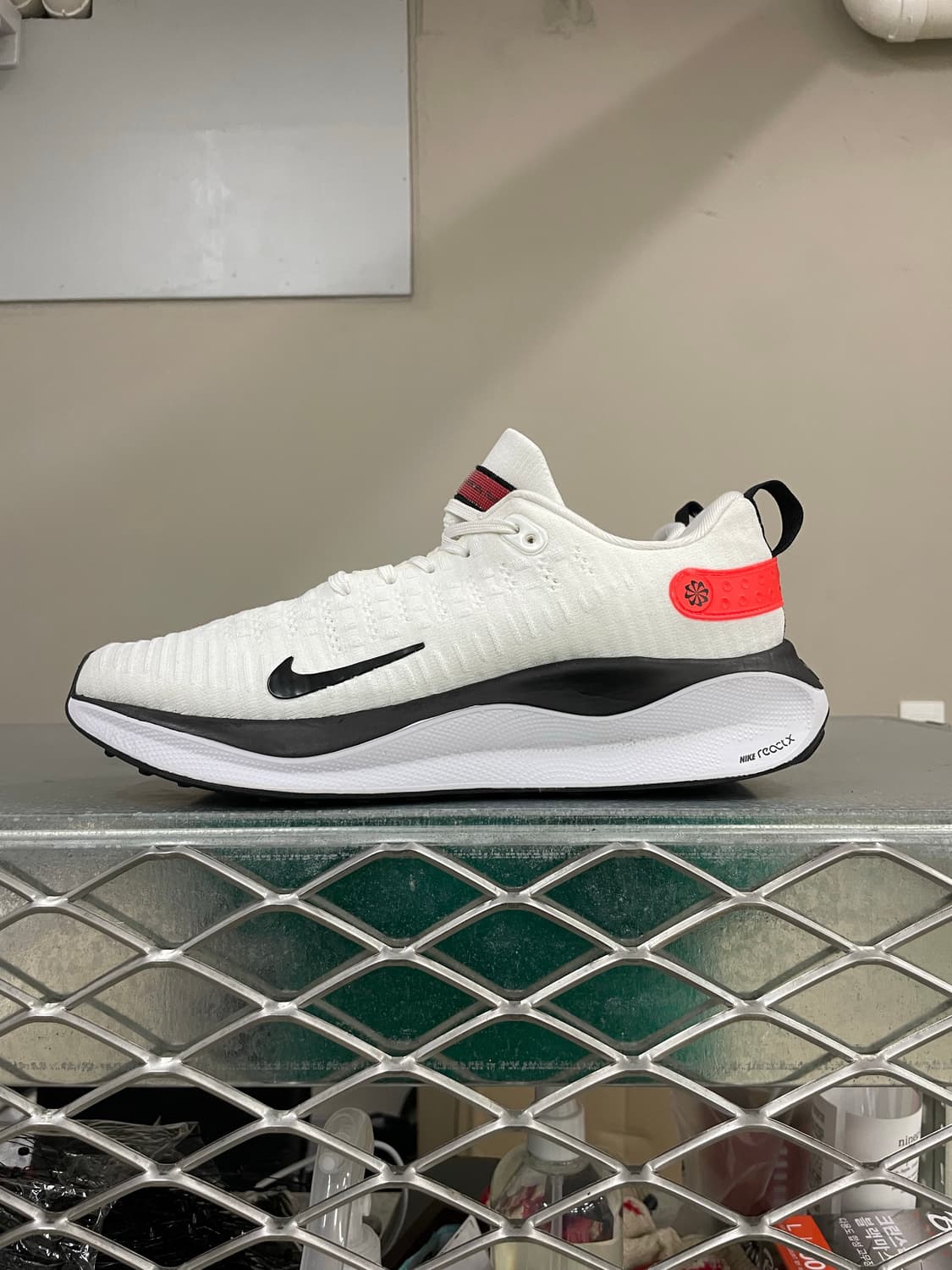 나이키 리액트X 인피니티 런 4 화이트 벨벳 브라운 275 상품이미지1