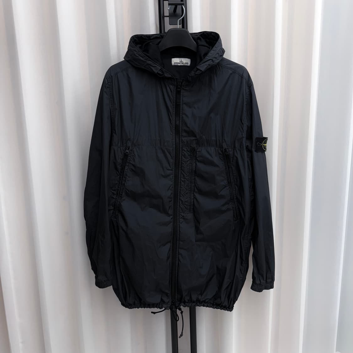 [백화점판/L] 스톤아일랜드 크링클랩스 롱 바람막이 상품이미지1