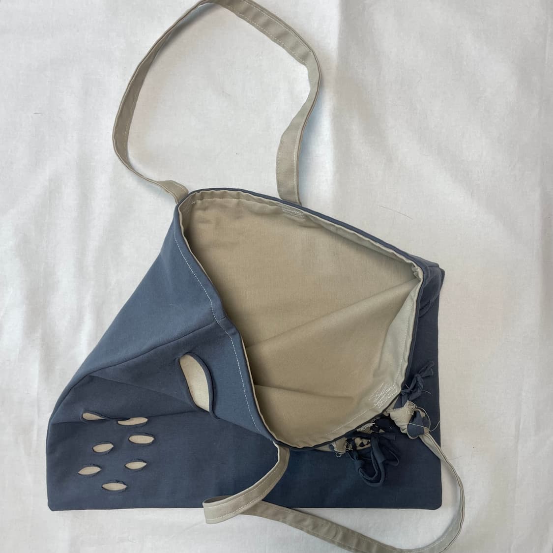 Cut-out tote bag 에코백 상품이미지6