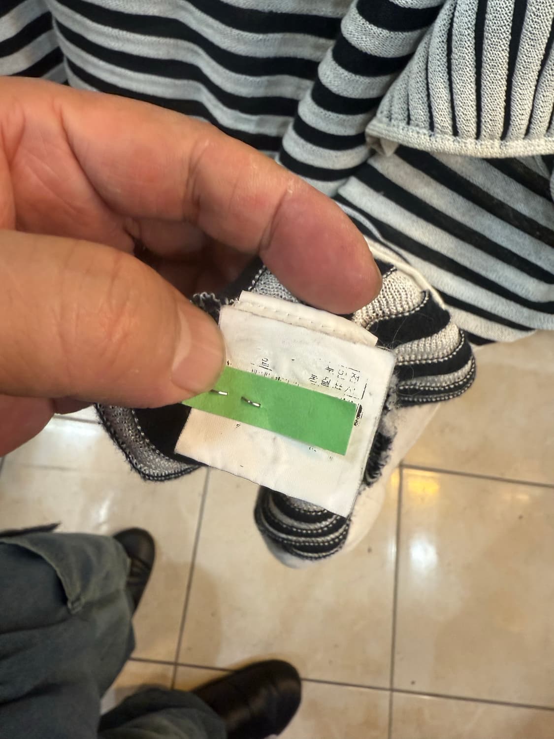 2/66-77 정품 이세이미야케 니트팝니다 상품이미지3