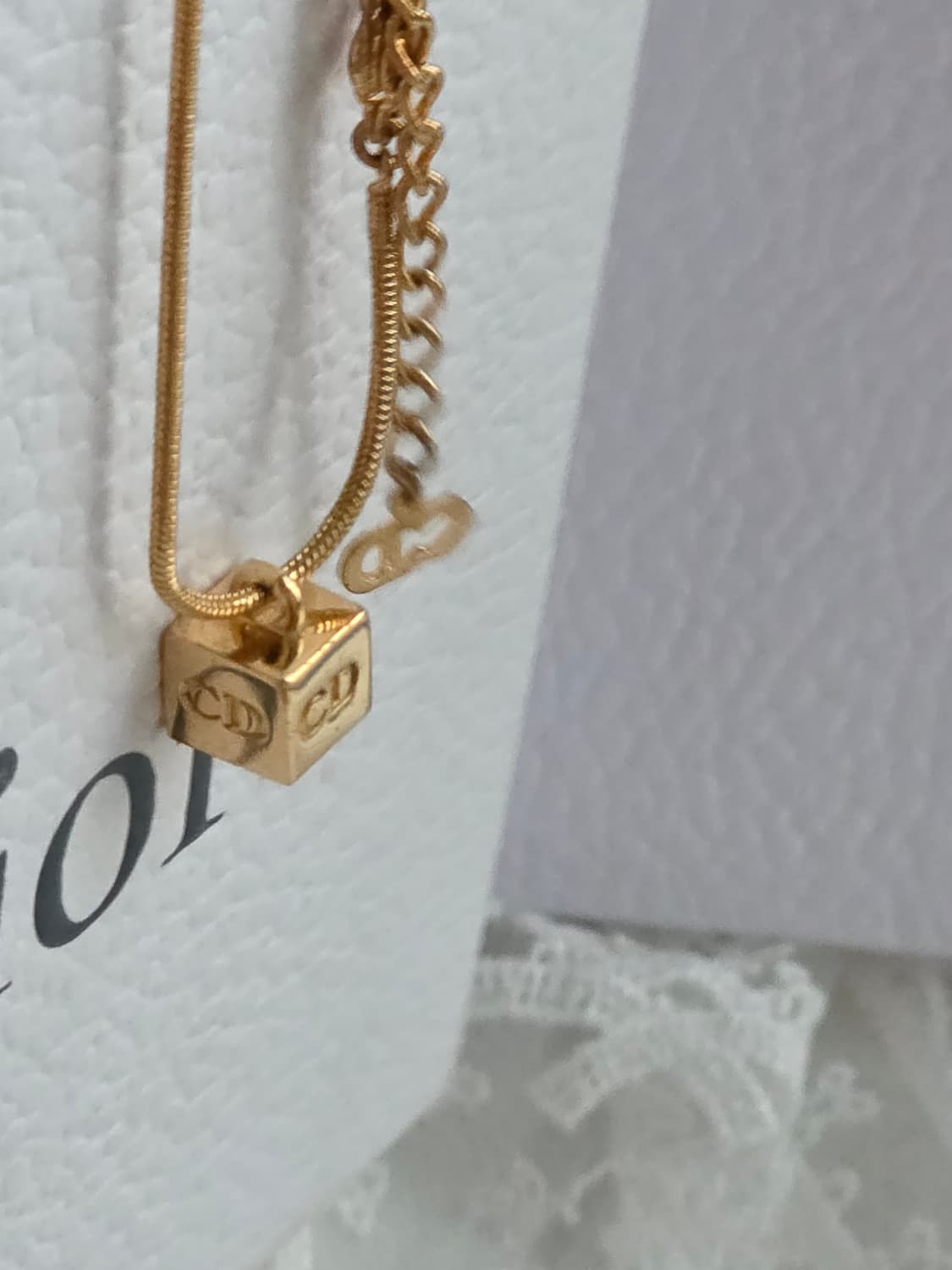 디올 금장 CD 로고 큐브 목걸이 상품이미지2