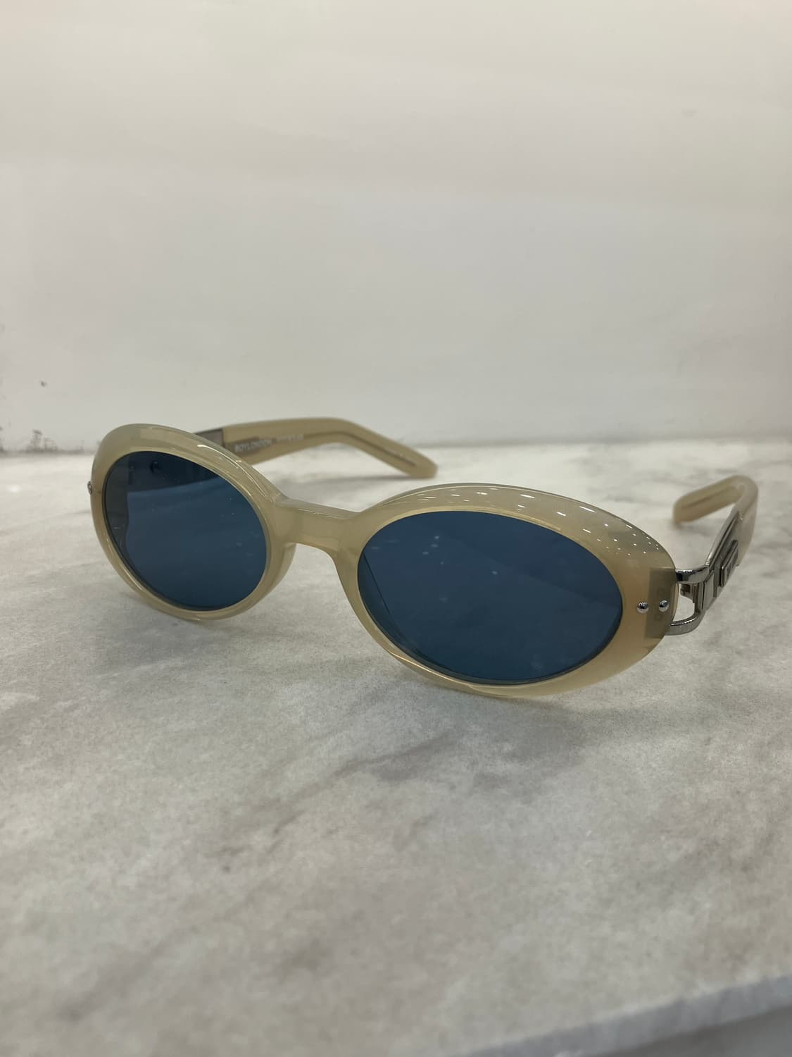 보이런던 Boy London 반투명 블루틴트 오벌 선글라스  상품이미지7