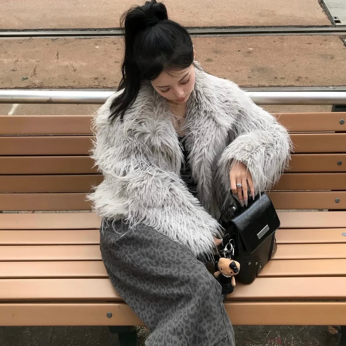 카키포인트 Shaggy Fur Jacket light gray 상품이미지3