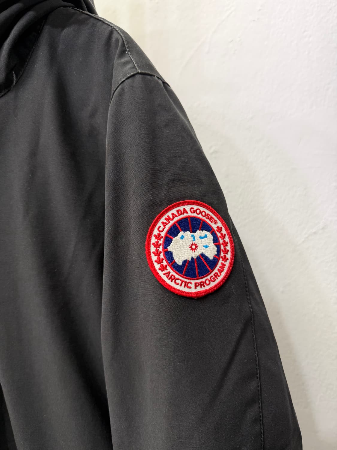 정품) 캐나다구스 여성 패딩 S 상품이미지4