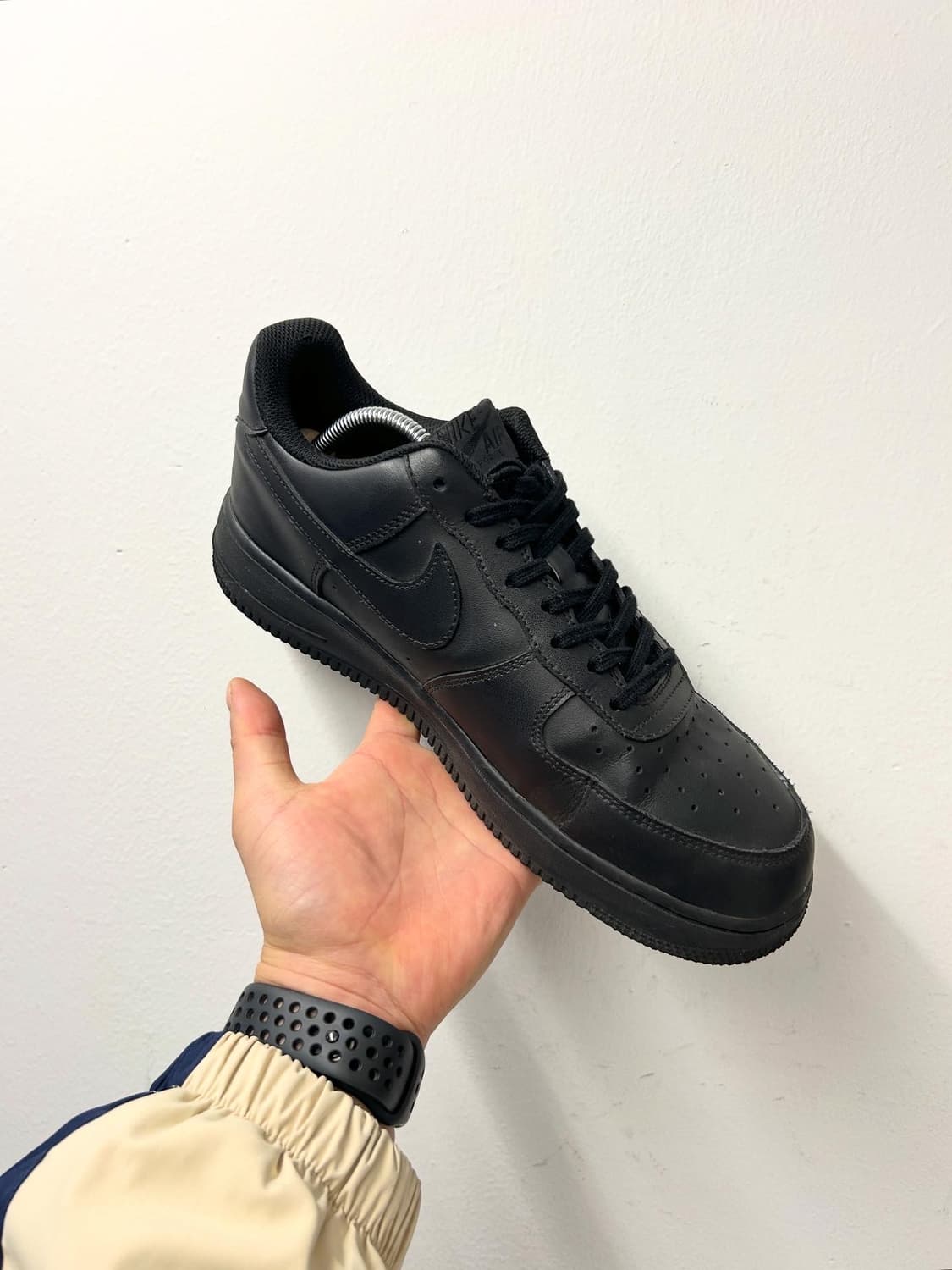 나이키 에어포스1 올블랙 스니커즈 280mm 상품이미지2