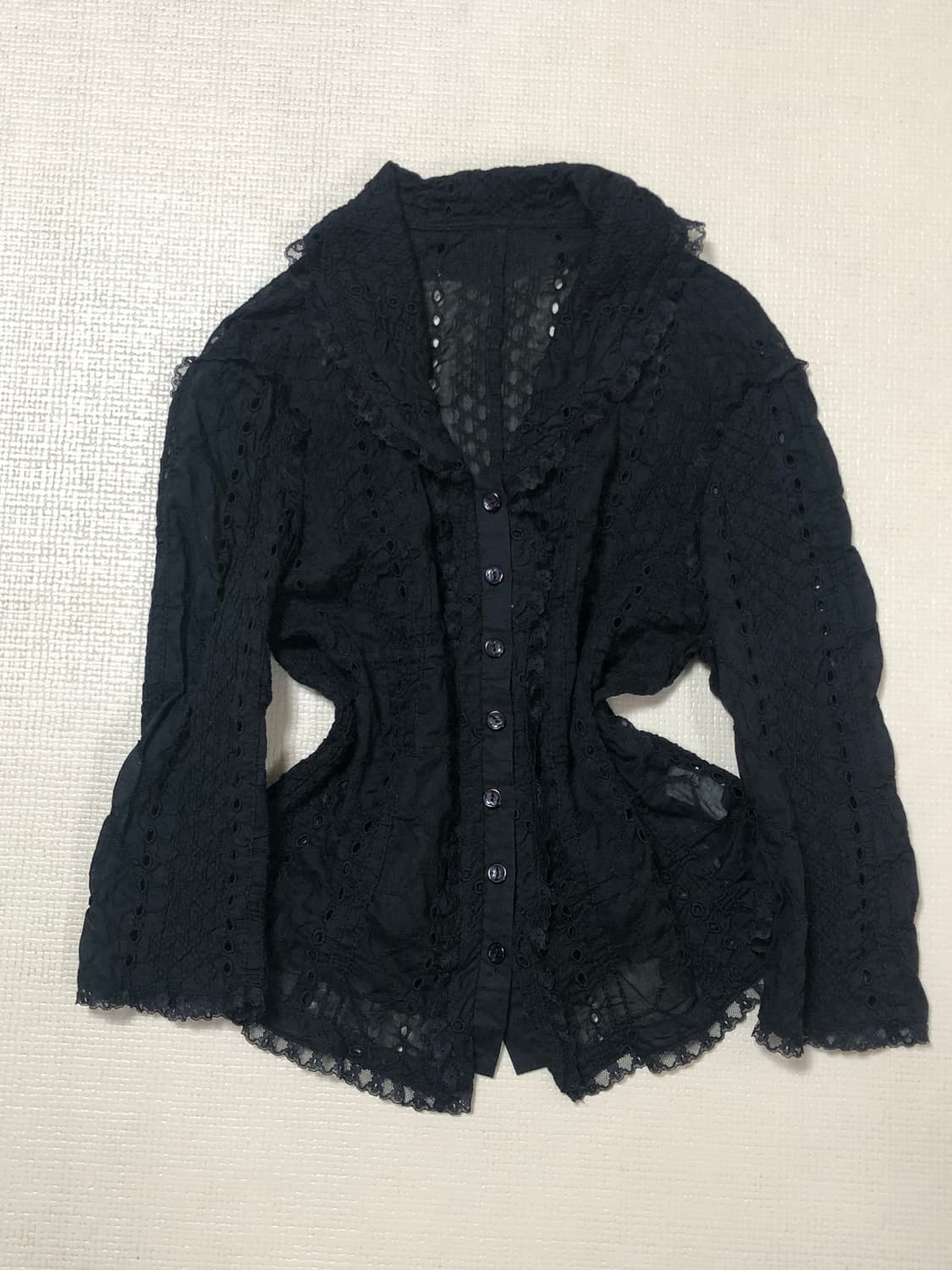 빈티지 블랙 레이스 펀칭 블라우스 상품이미지6